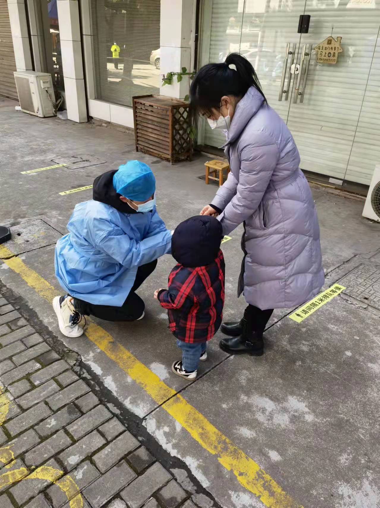 疫情防控 人人有责——装饰人的抗疫情怀(红蚂蚁张家港公司在行动)!